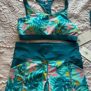 Body Glove Women's Swim Set (one top and two bottoms)